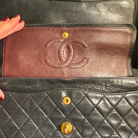 Vintage Chanel classic Black Quilted Shoulder Bag with Gold - Picture 13 of 15